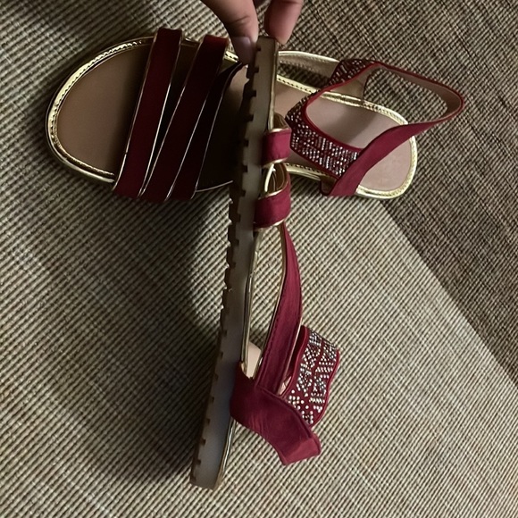 SANDALS/DRESS Shoes - Picture 2 of 3